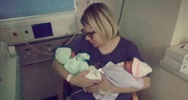 Abbie with newborn twin girls