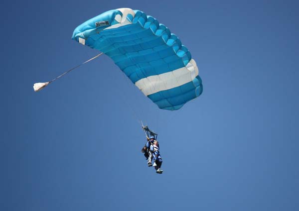 Skydiving 