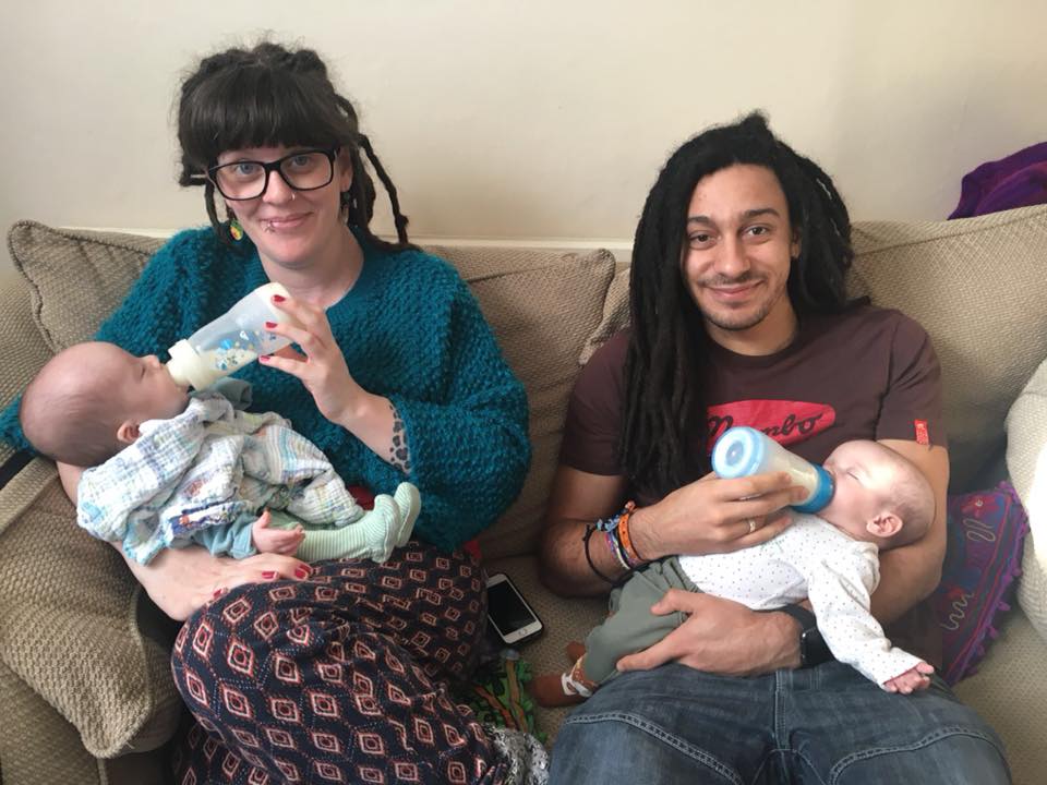 formula feeding twins